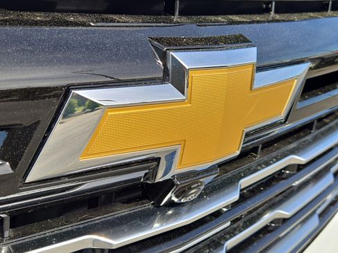 New 2026 Chevrolet Suburban High Country image 24