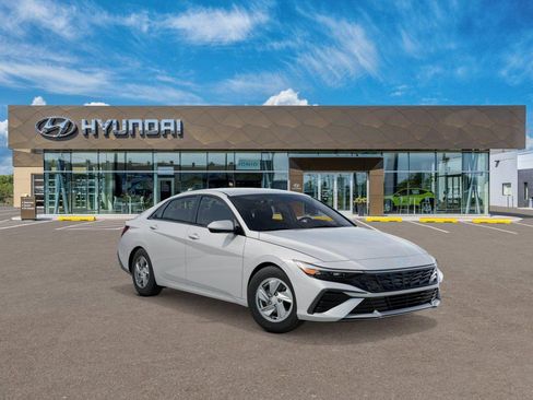 New 2026 Hyundai Elantra SE FWD image 2