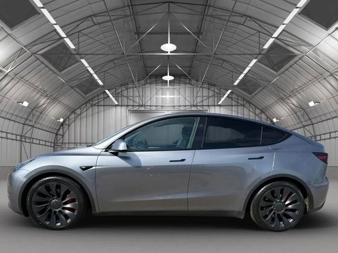 Used 2025 Tesla Model Y Performance image 8