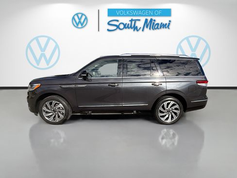 Used 2023 Lincoln Navigator Reserve image 4