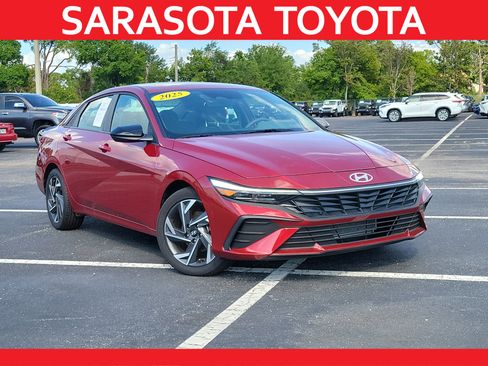 Used 2025 Hyundai Elantra Sport FWD image 1