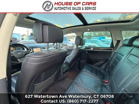 Used 2016 Volkswagen Touareg Sport image 46