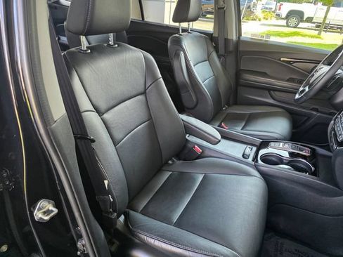 Used 2021 Honda Pilot Touring image 10