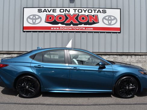 Certified 2025 Toyota Camry SE w/ Convenience Package AWD/4WD image 8