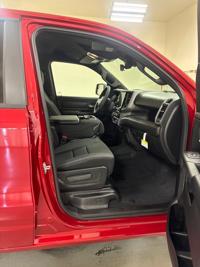 New 2026 RAM 1500 Express AWD/4WD image 22