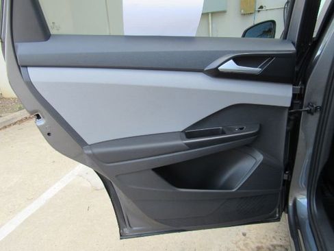 Used 2023 Volkswagen Taos SE image 17