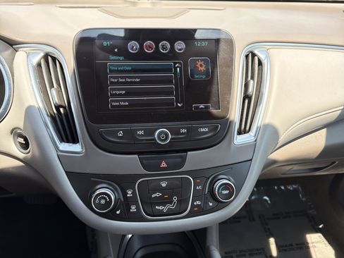 Used 2017 Chevrolet Malibu LT w/ Leather Package FWD image 25