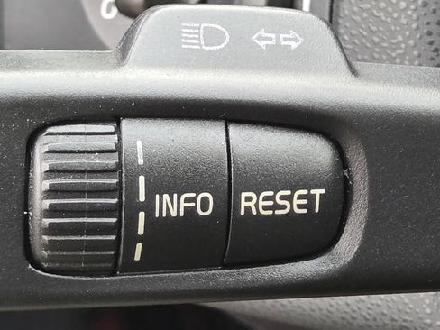 Used 2011 Volvo C30 T5 R-Design image 22