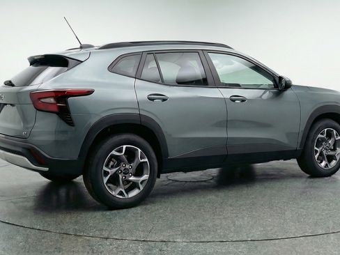 Used 2025 Chevrolet Trax LT FWD image 9