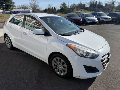 Used 2017 Hyundai Elantra GT FWD image 5