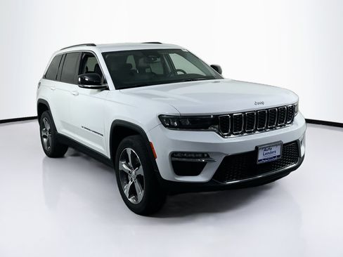 Used 2023 Jeep Grand Cherokee Limited AWD/4WD image 3