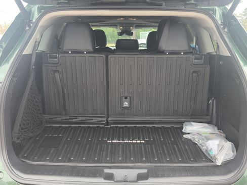 Used 2025 Toyota Highlander XLE image 16