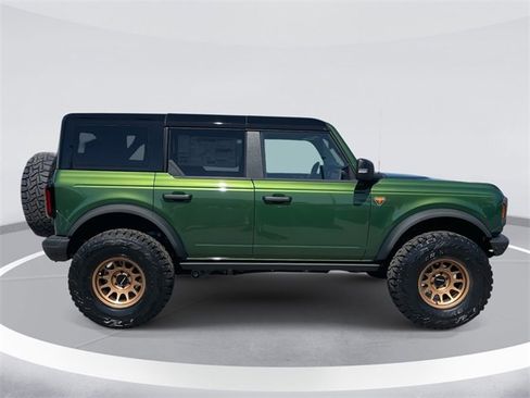 New 2025 Ford Bronco Badlands image 3