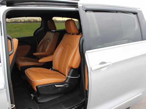 Used 2022 Chrysler Pacifica Pinnacle image 25