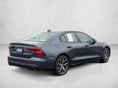Used 2020 Volvo S60 T5 Momentum image 5