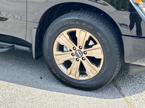 Certified 2024 Nissan Titan SV w/ SV Bronze Edition Package RWD image 9