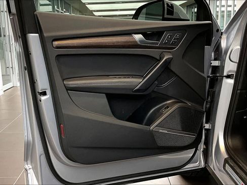 Certified 2025 Audi Q5 2.0T Premium Plus w/ Premium Plus Package image 21