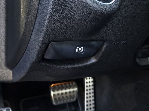 Used 2011 Mercedes-Benz C 350 Sport image 18