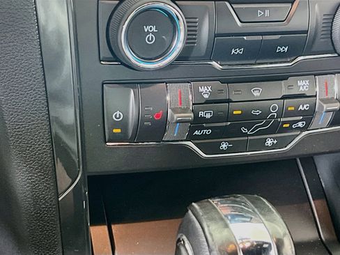 Used 2018 Ford Explorer XLT w/ Equipment Group 202A AWD/4WD image 19