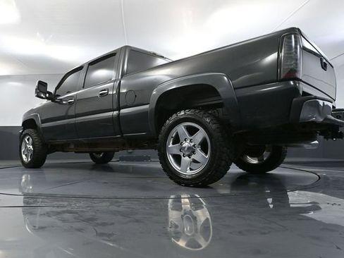 Used 2004 GMC Sierra 2500 SLT w/ Heavy-Duty Power Package image 49