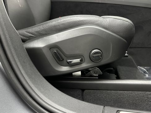 Used 2020 Volvo XC60 T5 Momentum image 36