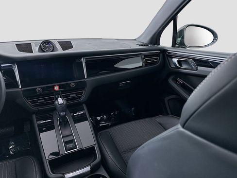 Certified 2023 Porsche Macan AWD/4WD image 25