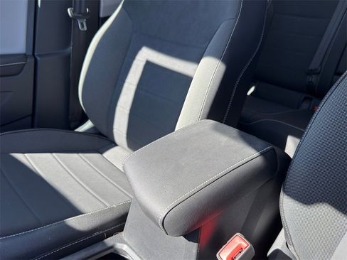 Used 2024 Volkswagen Taos SE image 23