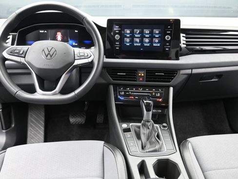 Used 2026 Volkswagen Jetta SE FWD image 19