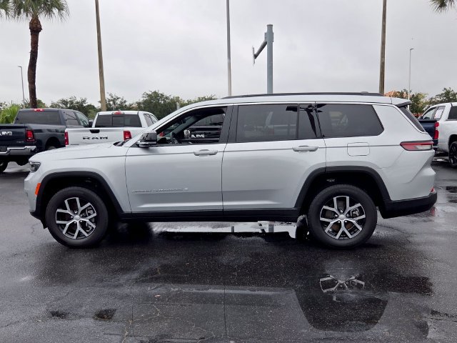 Used 2025 Jeep Grand Cherokee L Limited w/ Luxury Tech Group II AWD/4WD image 4