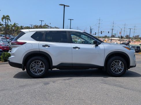 Used 2025 Nissan Rogue S FWD image 13