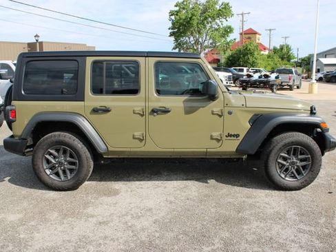 Used 2025 Jeep Wrangler Unlimited Sport AWD/4WD image 4