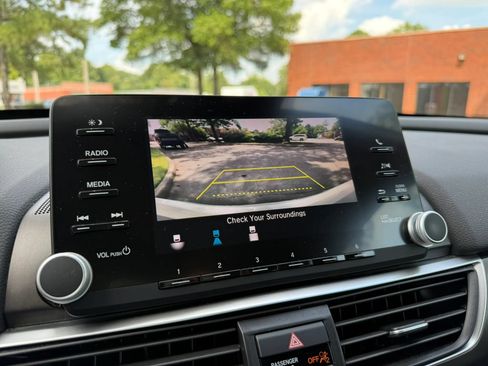 Used 2018 Honda Accord LX image 15