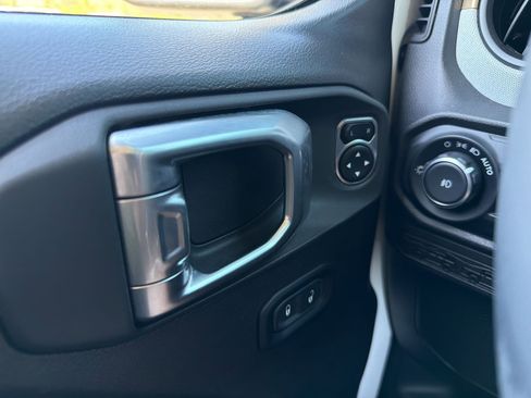 Used 2024 Jeep Wrangler Unlimited Sport AWD/4WD image 19