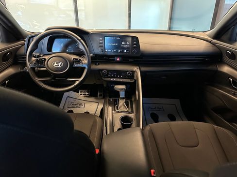 Used 2025 Hyundai Elantra Sport FWD image 9