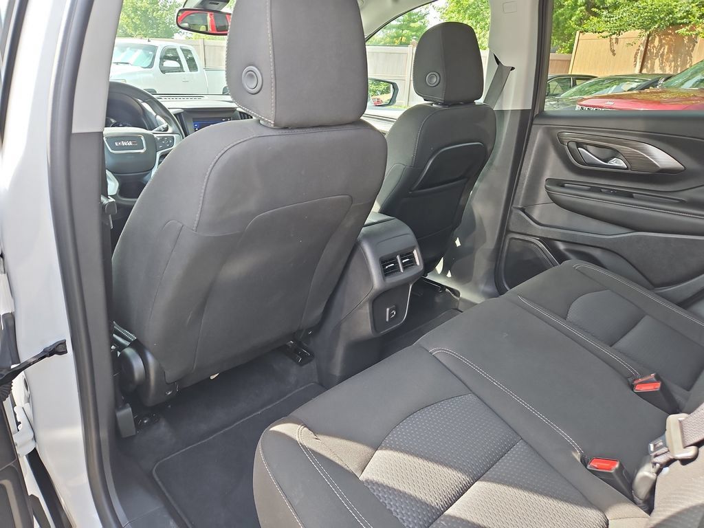 Used 2024 GMC Terrain SLE AWD/4WD image 17