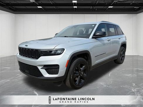 Used 2023 Jeep Grand Cherokee Altitude AWD/4WD image 1
