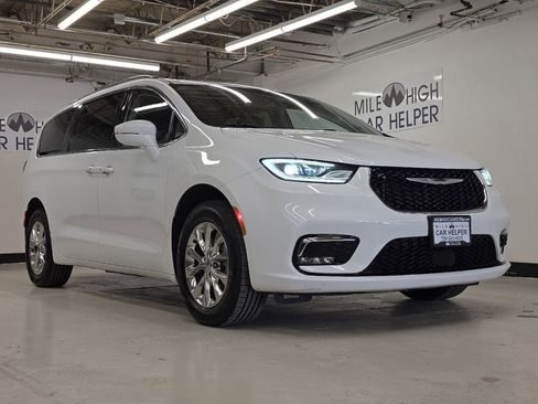 Used 2022 Chrysler Pacifica Touring-L image 5