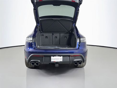 Certified 2026 Porsche Macan AWD/4WD image 36