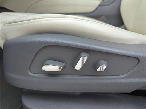 Used 2018 Cadillac XT5 Luxury image 10