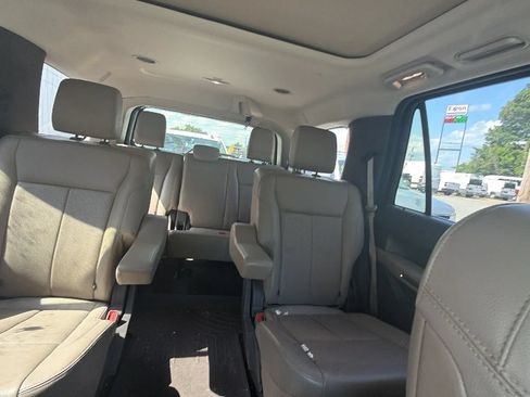 Used 2020 Ford Expedition XLT w/ Equipment Group 202A AWD/4WD image 9