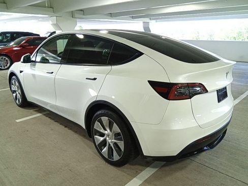 Used 2023 Tesla Model Y Long Range AWD/4WD image 7