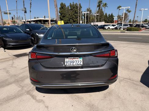 Used 2025 Lexus ES 300h w/ Accessory Package (Z1) FWD image 4