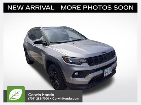 Used 2023 Jeep Compass Latitude AWD/4WD image 1