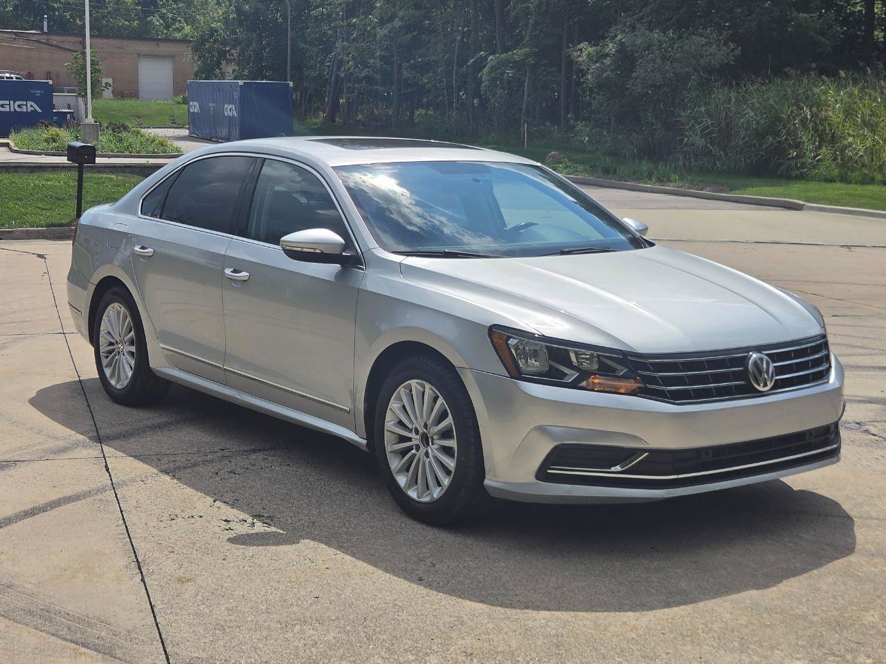 Used 2017 Volkswagen Passat 1.8T SE FWD image 7