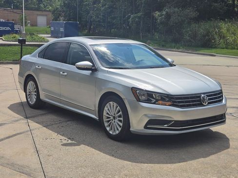 Used 2017 Volkswagen Passat 1.8T SE FWD image 7