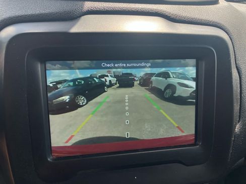 Used 2021 Jeep Renegade Latitude FWD image 19