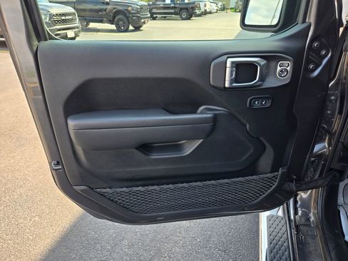Used 2023 Jeep Gladiator Sport AWD/4WD image 12