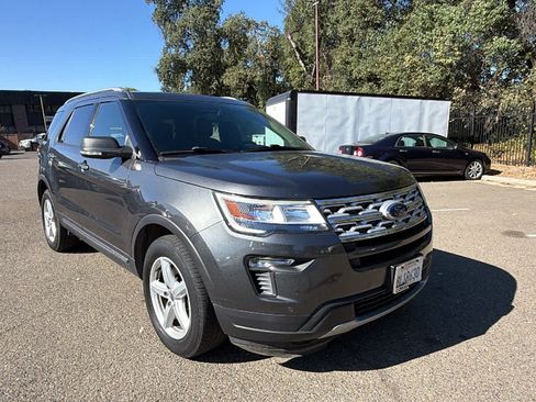 Used 2019 Ford Explorer XLT w/ Equipment Group 202A FWD image 3