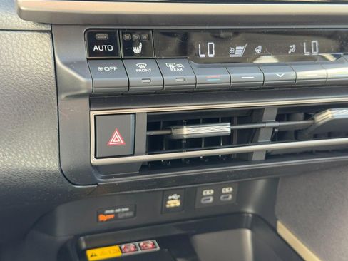 New 2026 Toyota Camry Hybrid FWD image 15