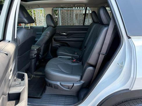 Used 2024 Toyota Grand Highlander AWD image 6